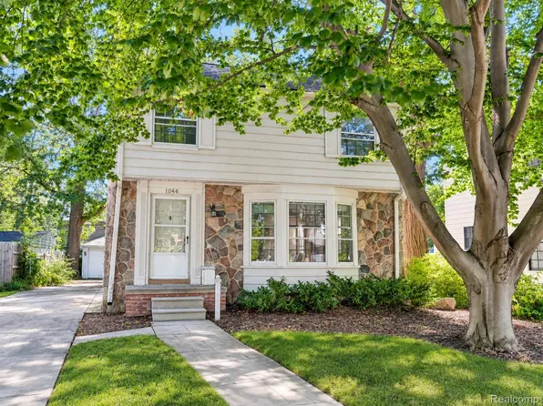 1046 Oakridge Ave, Royal Oak, MI 48067