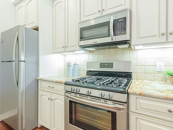 4th image of 3601 Shire Blvd APT 223