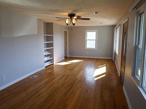 4th image of 114 Bowers St