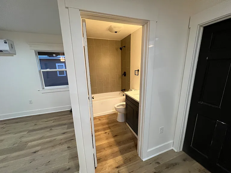 1407 Center St #B — Photo 3