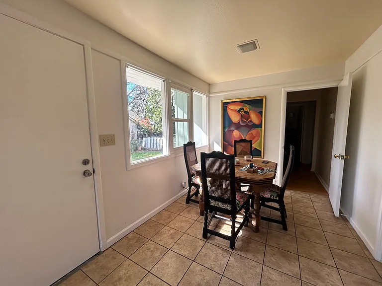 601 Kindred Ln #B — Photo 4