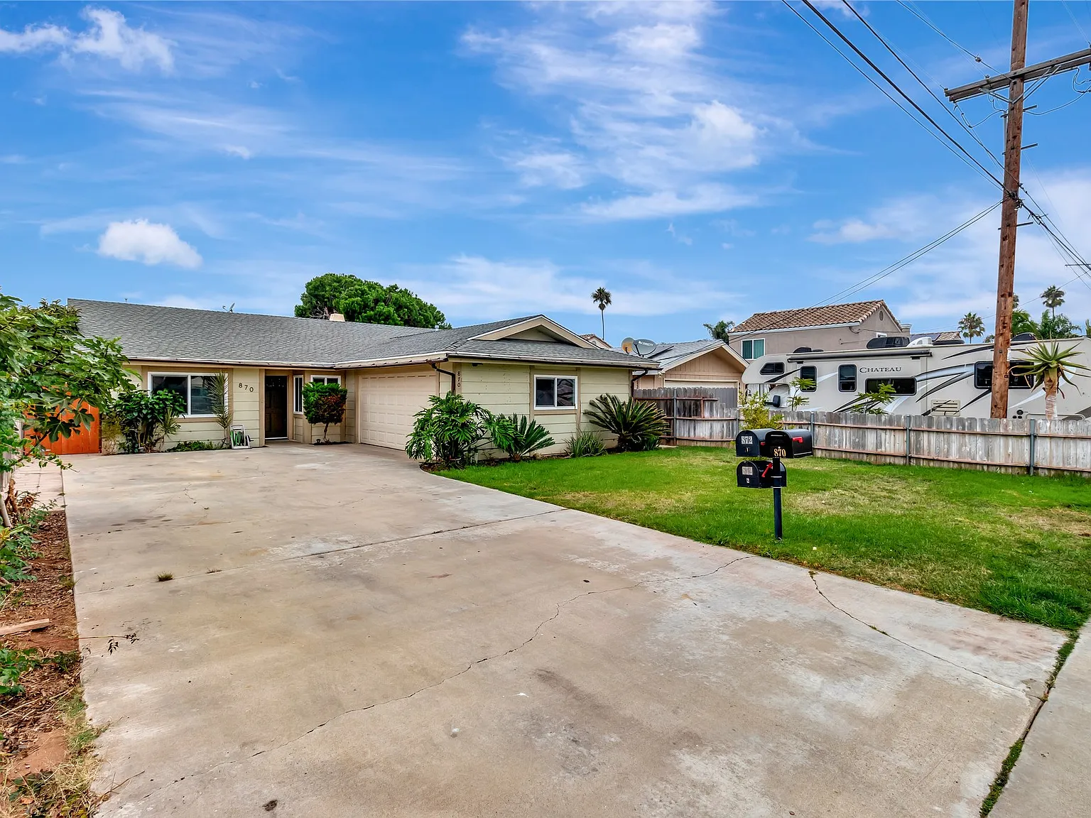 870 Emory St — Photo 2