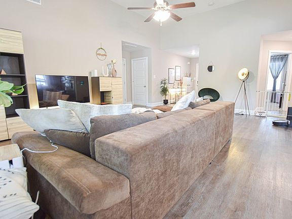 4th image of 893 Lutz Ln