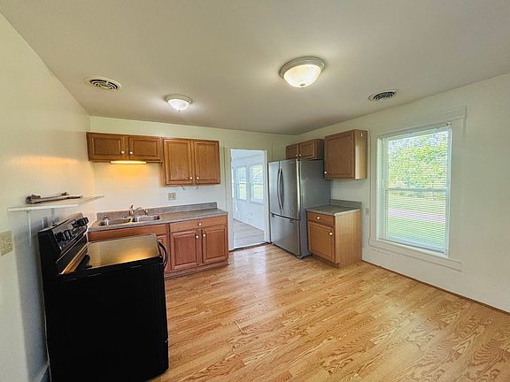5th image of 2202 Meadowbrook Dr