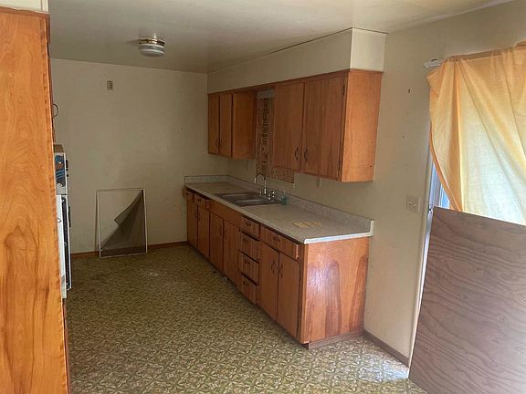 5th image of 1606 Villa Ave