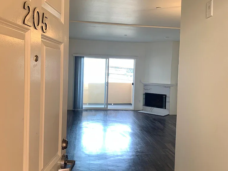 Vinton Court Apartments — Photo 21
