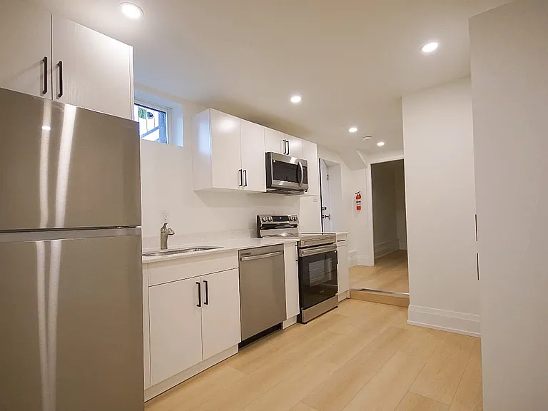 271 Madison Ave S #269 — Photo 4
