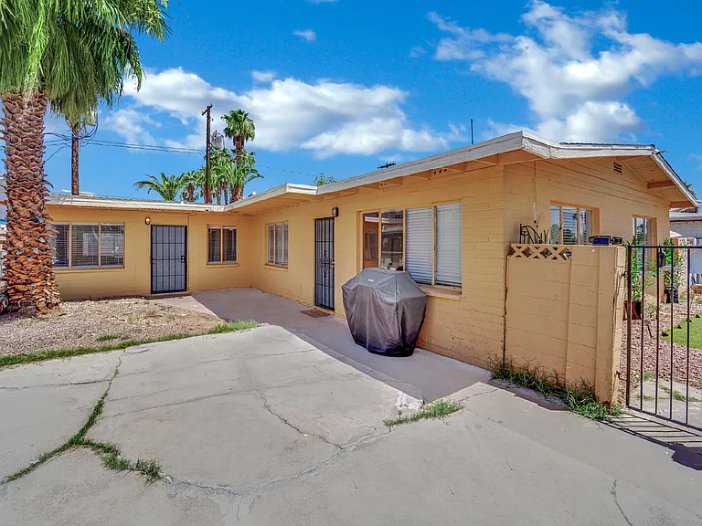 1304 Rexford Pl — Photo 2