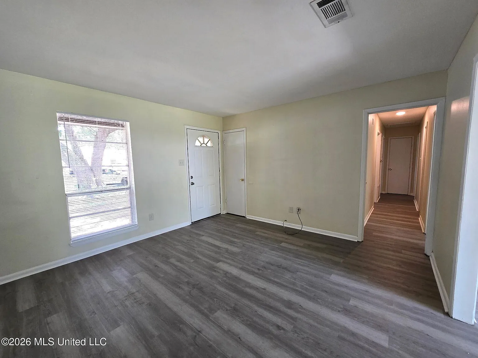 3 bed, 1.5 bath, 1000 sqft, $1,200 — Photo 3
