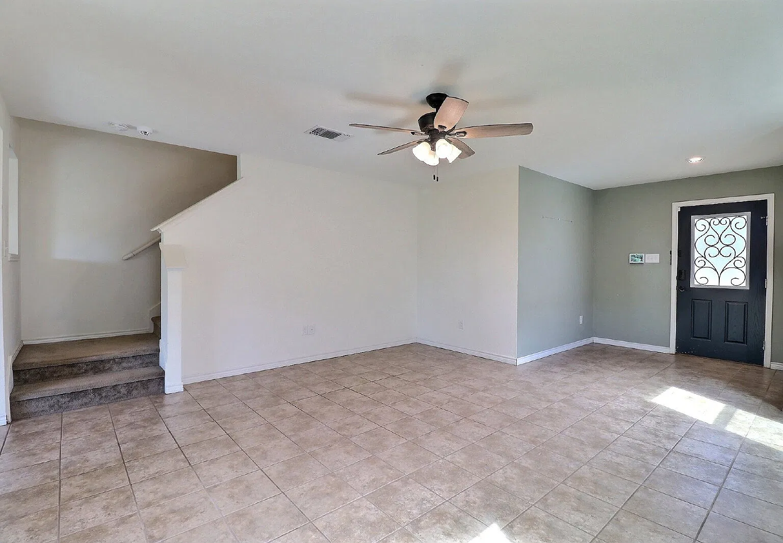 4 bed, 2.5 bath, 2050 sqft, $1,800 — Photo 3