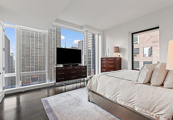 5th image of 20 W 53rd St #34B