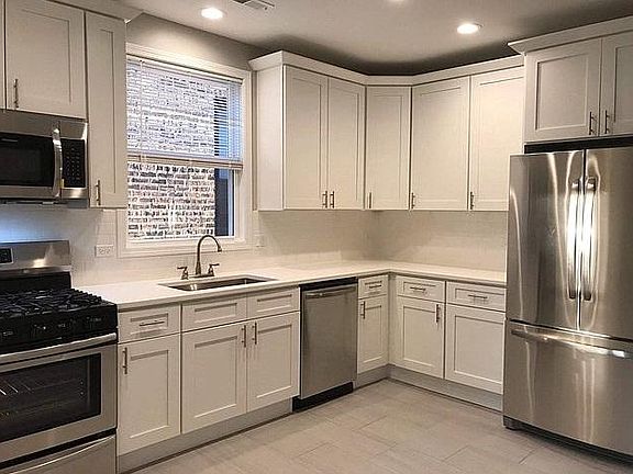 2nd image of 4336 N Sawyer Ave #3