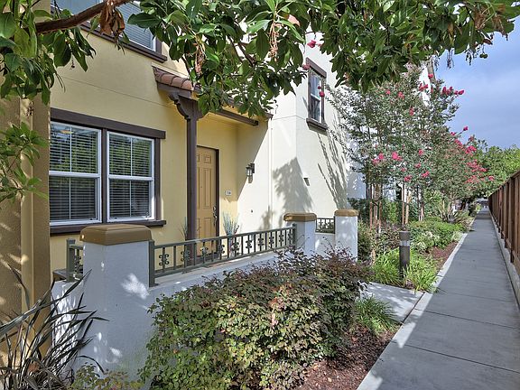 3rd image of 728 Messina Gardens Ln