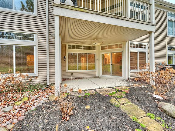 3rd image of 458 Pinnacle Way