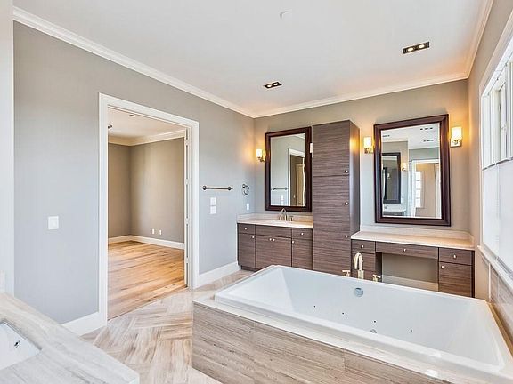 4th image of 3826 Glen Arbor Dr #B