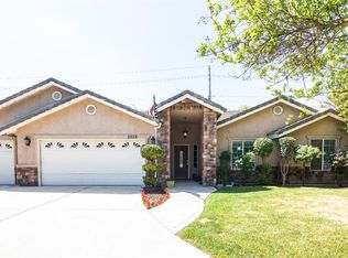 3526 S Oak Park Ct, Visalia, CA 93277