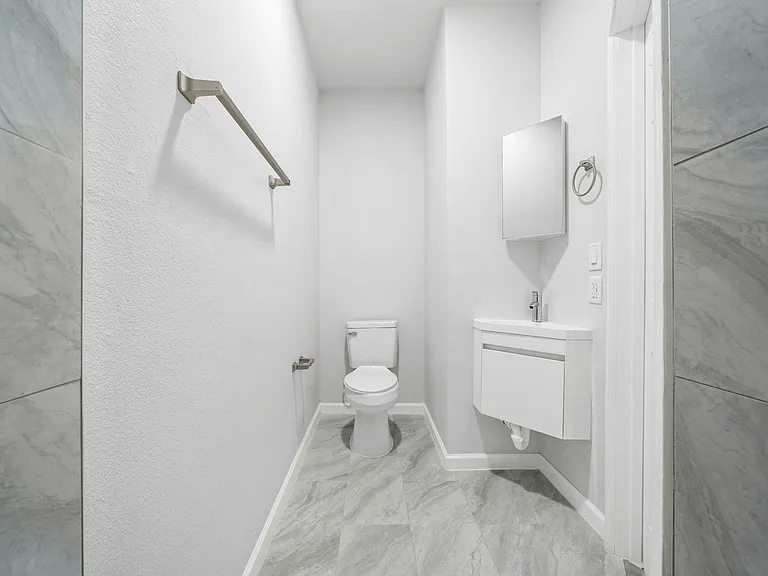 2813 Church St #F — Photo 5
