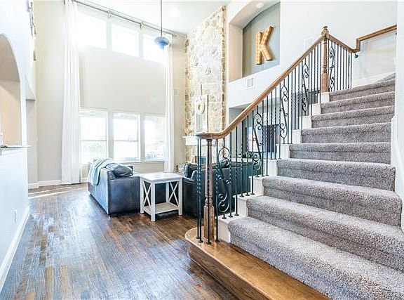 4th image of 5736 Chateau Dr