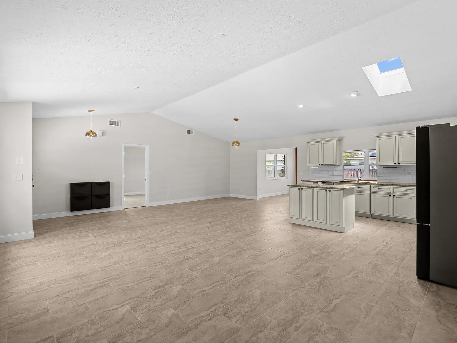 2 bed, 2.0 bath, 1676 sqft, $2,500 — Photo 3