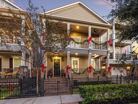 3rd image of 606 Rutland St