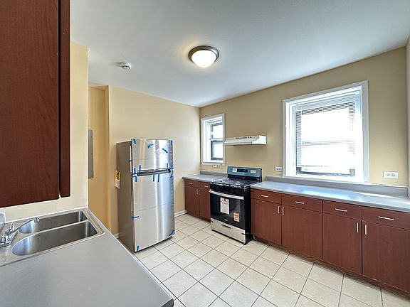 3rd image of 4035 W Gladys Ave #M03r