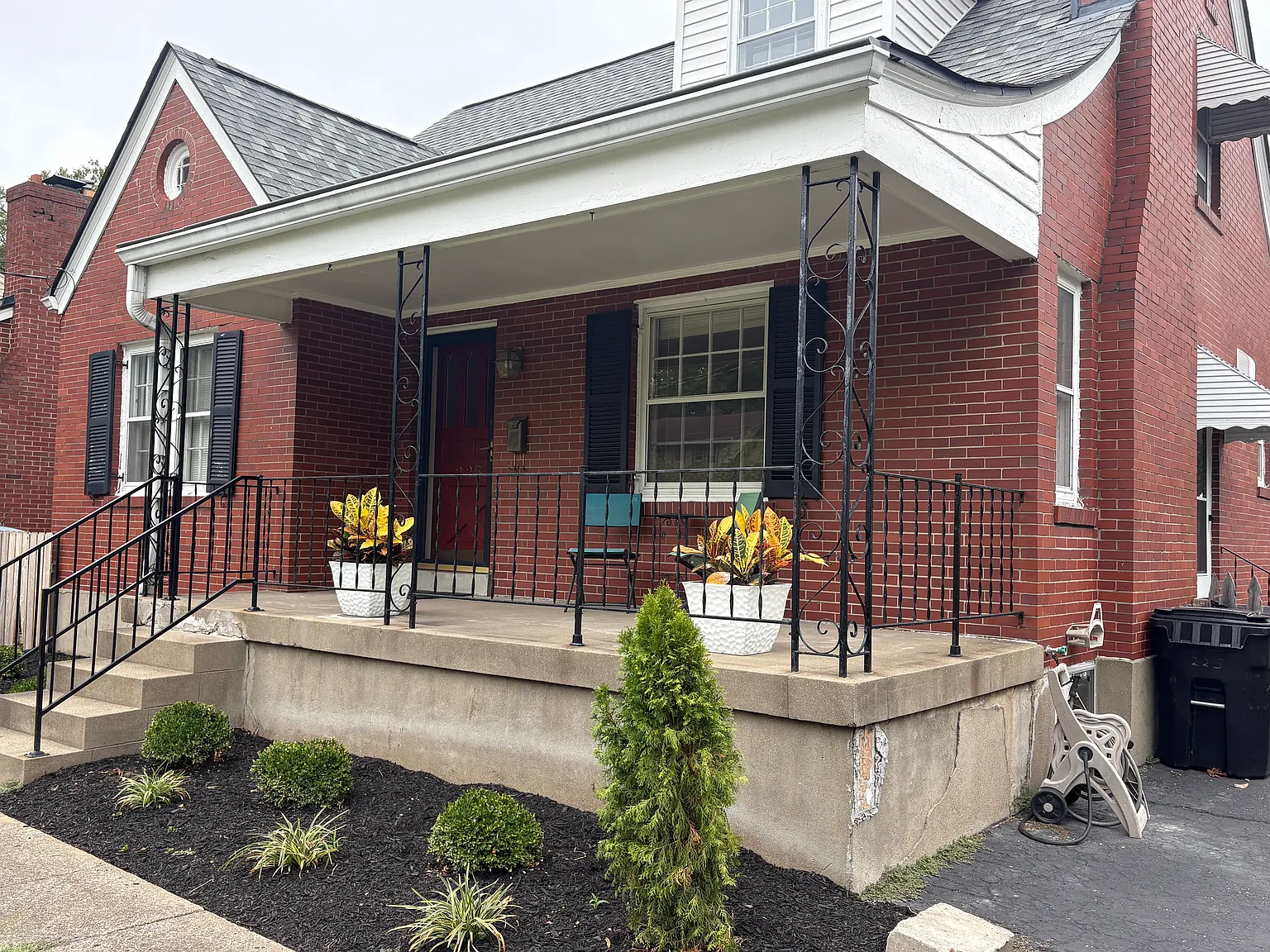 3 bed, 1341 sqft, $2,250 — Photo 2