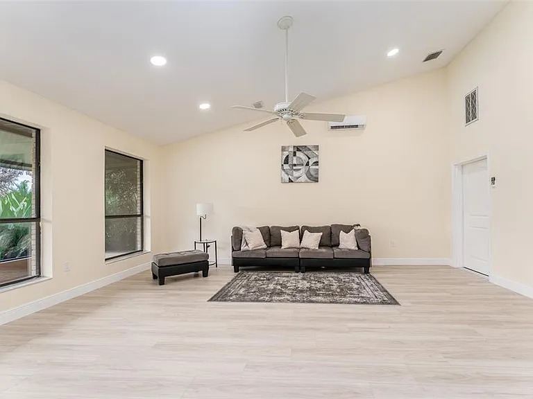 6151 Silver Oaks Dr — Photo 33