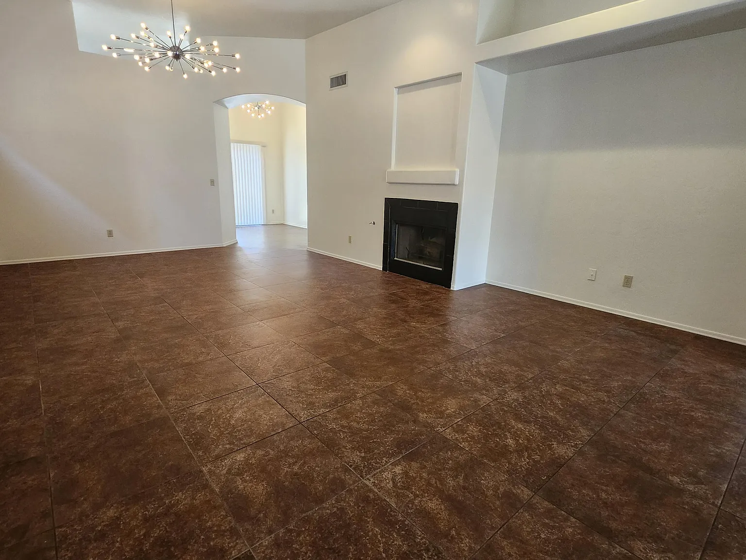 3 bed, 2.0 bath, 1622 sqft, $1,975 — Photo 4