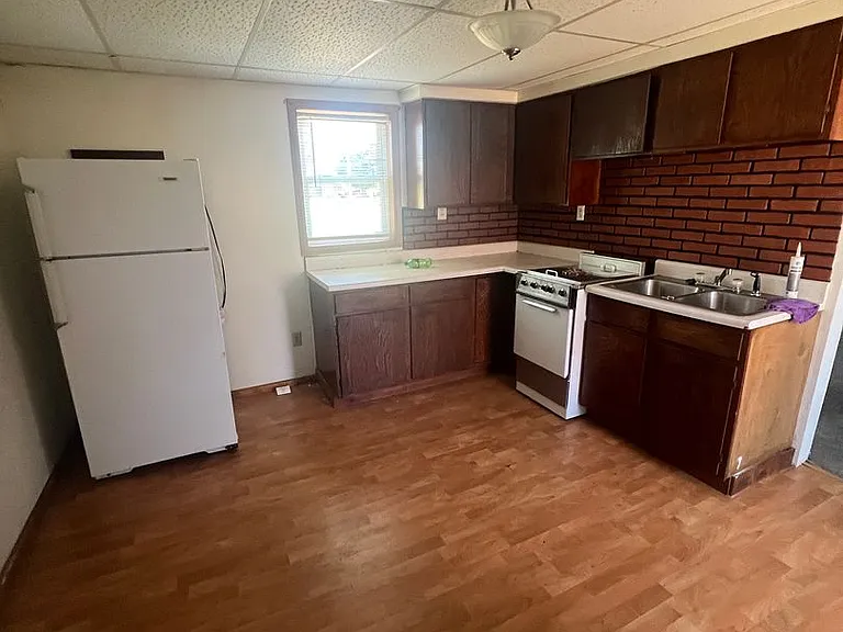 305 E Maple St — Photo 9