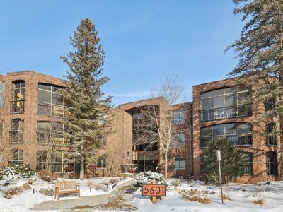 5601 Dewey Hill Rd APT 211, Edina, MN, 55439
