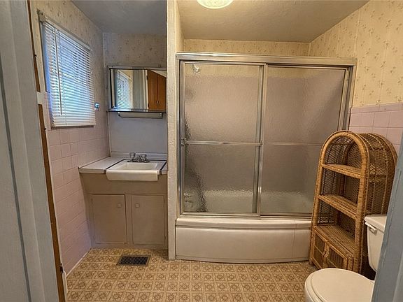 5th image of 387 Hamilton Valley Rd