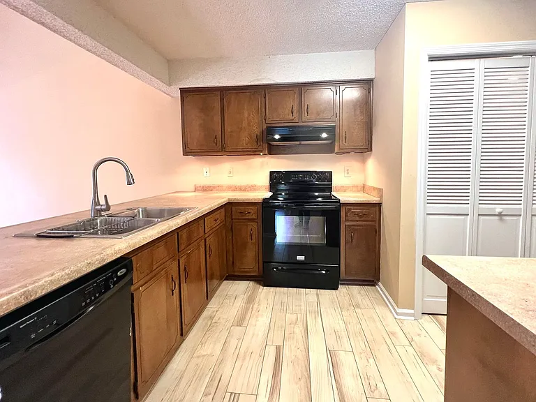 2475 Sunburst Pl — Photo 18