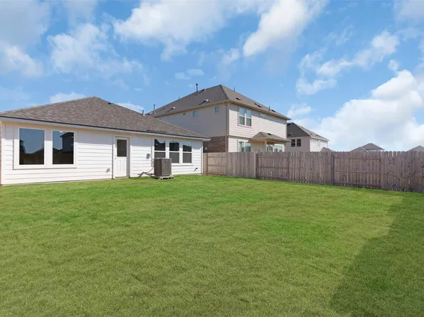 25608 Wheat Seed Ln, Elgin, TX 78621