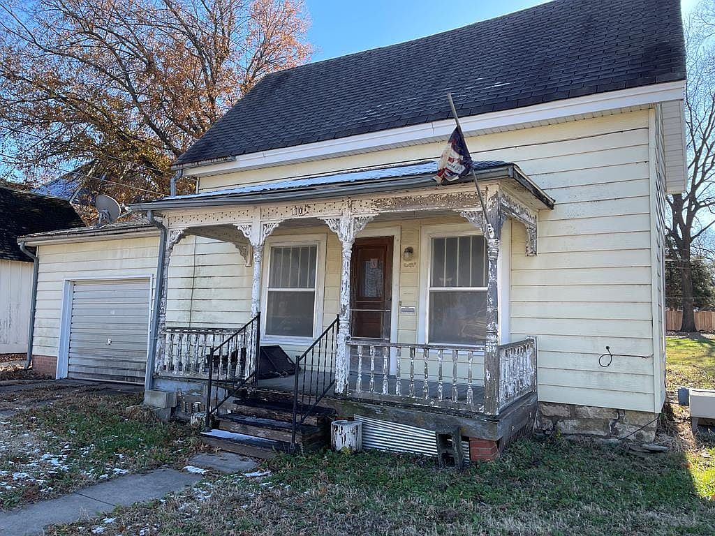 107 E 6th St, Chanute, KS 66720 Zillow