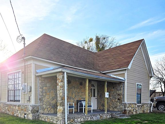 2nd image of 811 Vincent St