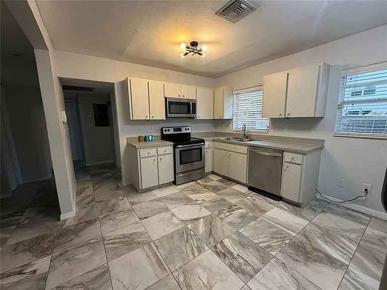 4314 W Carmen St — Photo 9