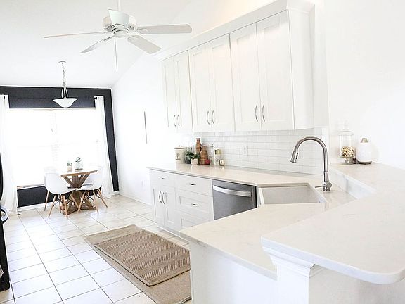 3rd image of 5040 New Savannah Cir