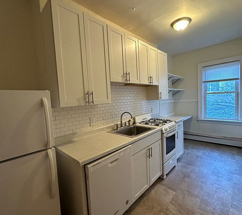 1st image of 2121 Hennepin Ave S #204
