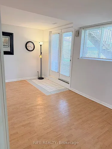 395 Loretta Cres #BACK Photo 1