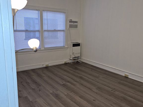 5th image of 155 S Manhattan Pl APT 11