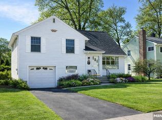 96 Grove St, Waldwick, NJ 07463