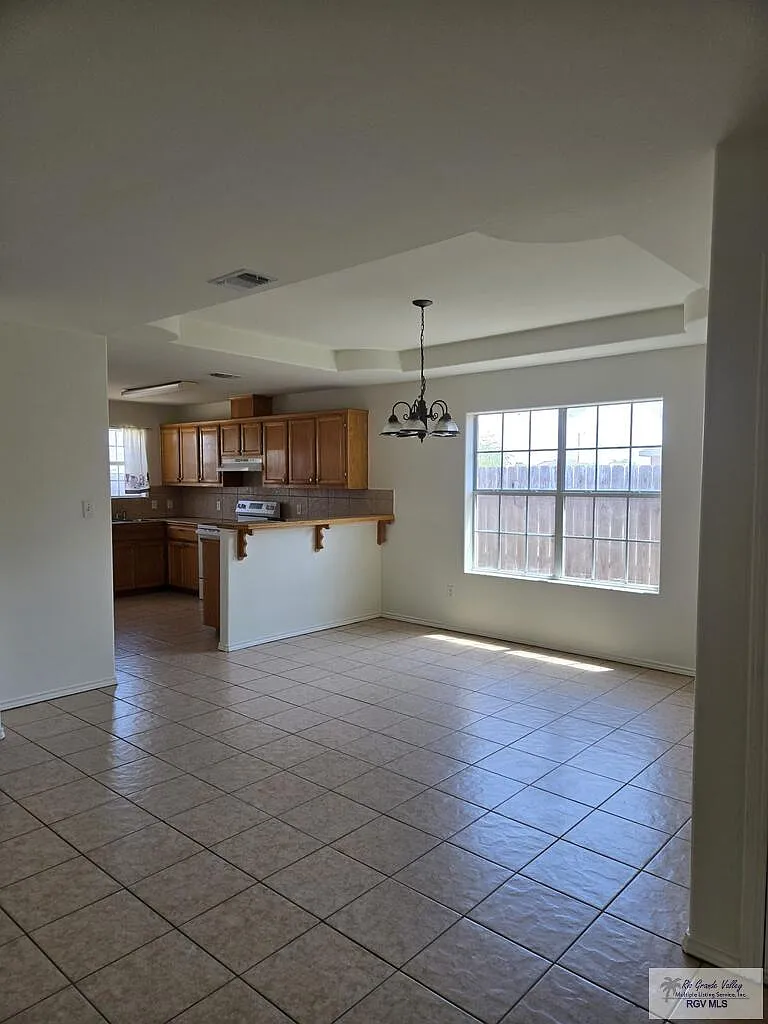 3 bed, 2.0 bath, 1476 sqft, $1,700 — Photo 3