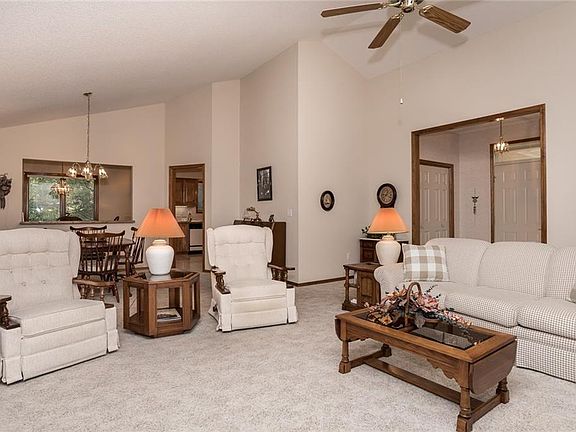 5th image of 16 Timbercrest Ln