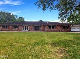 617 Cemetery Rd, Saint Martinville, LA 70582