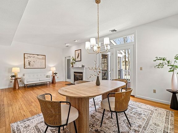 3rd image of 25 Pond Ln Unit 25