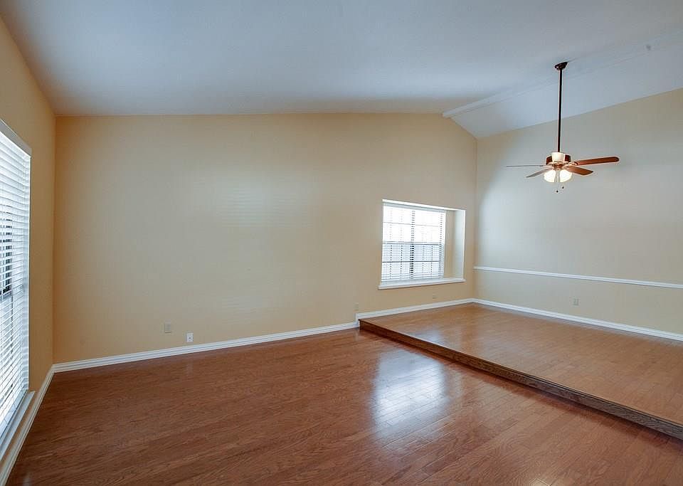 1st image of 2825 Windsor Dr