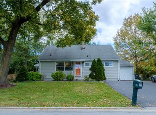 346 County Center Rd, White Plains, NY 10603