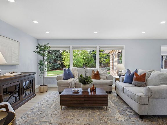 5th image of 2739 Grinnell Dr