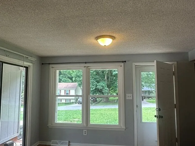 1570 Tanglewood Dr — Photo 5