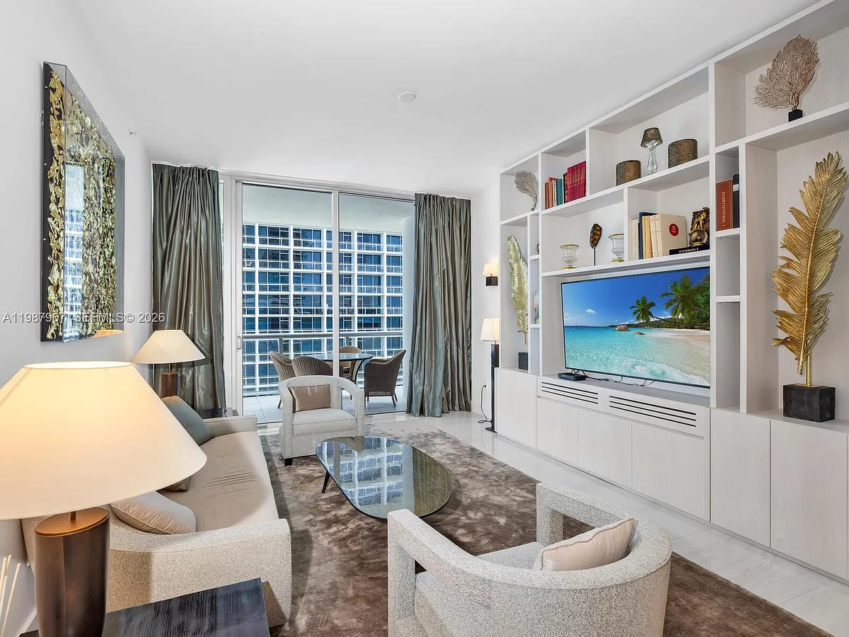 Building Photo - 6799 Collins Ave #501
